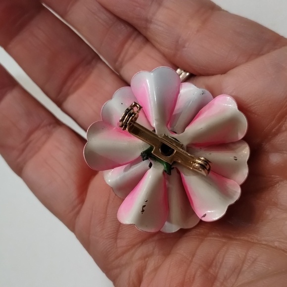 Mid century pink floral brooch 1.25" lapel pin back vintage - Picture 6 of 8